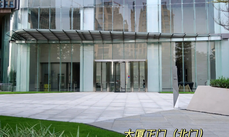 外资企业在广州租赁写字楼时，通常会优先考虑哪些区域？原因是什么？